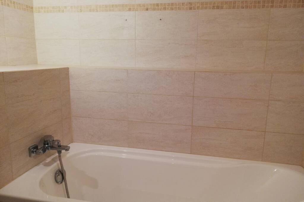 Maison De Village De Caractere Nébian Екстериор снимка